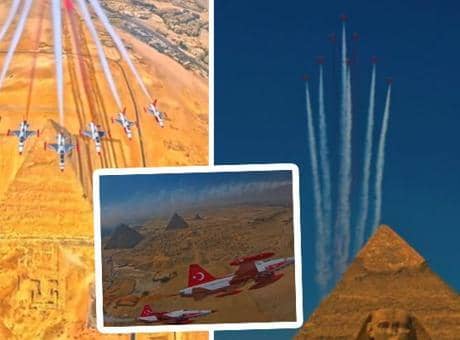 Türk Yıldızları, Mısır Piramitleri'nin üzerinde gösteri uçuşu yaptı Türk Yıldızları, Mısır Piramitleri'nin üzerinde gösteri uçuşu yaptı