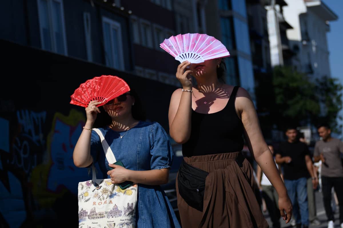 Gündüz terletecek, gece üşütecek. Sıcaklık bir günde 12 derece düşecek Gündüz terletecek, gece üşütecek. Sıcaklık bir günde 12 derece düşecek