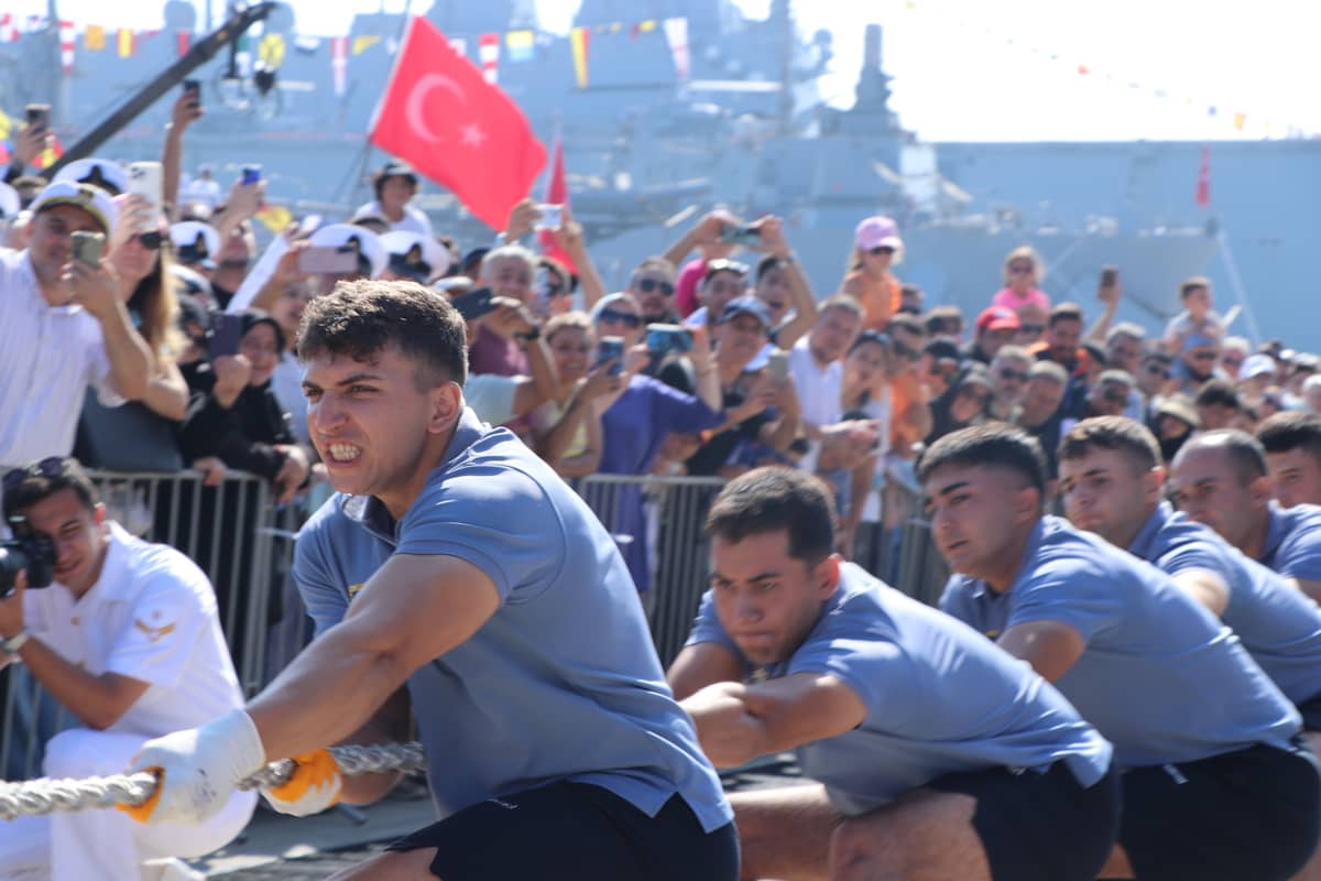 TEKNOFEST Mavi Vatan’da final heyecanı: Halatlar şampiyonluk için çekildi TEKNOFEST Mavi Vatan’da final heyecanı: Halatlar şampiyonluk için çekildi