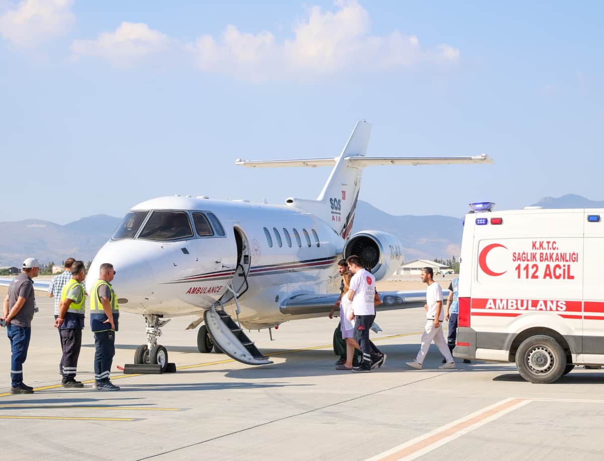 Girne'deki gemi kazasından kurtarılan hamile kadın ambulans uçakla Kocaeli'ye nakledildi Girne'deki gemi kazasından kurtarılan hamile kadın ambulans uçakla Kocaeli'ye nakledildi
