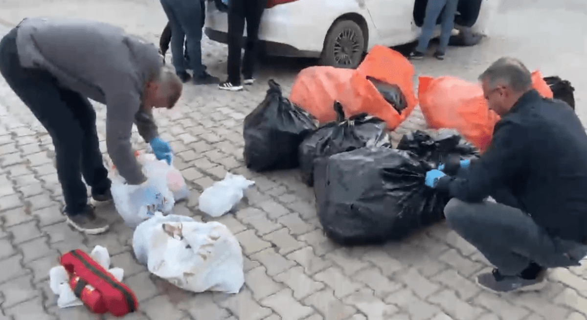 Hakkari ve Samsun’da uyuşturucu operasyonu. 265 kilo skunk ele geçirildi Hakkari ve Samsun’da uyuşturucu operasyonu. 265 kilo skunk ele geçirildi