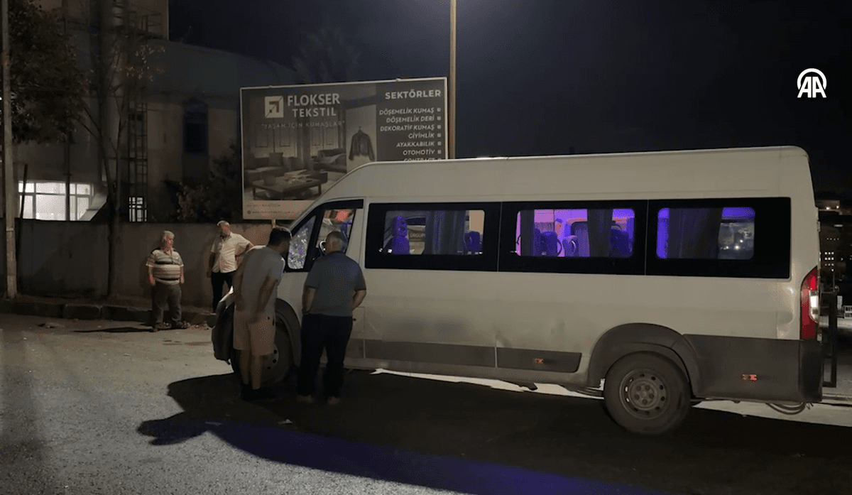 Servis şoförlerinin kavgasında kan aktı. 1 ölü Servis şoförlerinin kavgasında kan aktı. 1 ölü