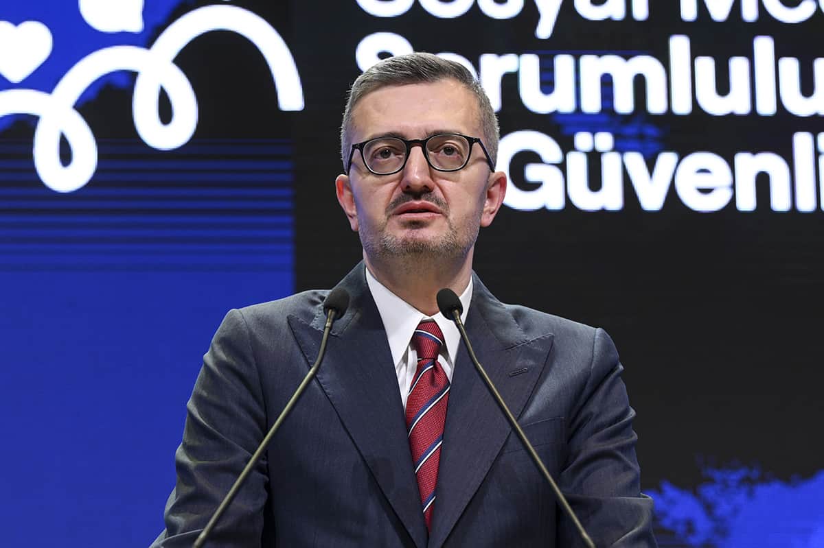 Burhanettin Duran'dan İsrail'e tepki: "Netanyahu'nun oyunlarına gelmeyeceğiz" Burhanettin Duran'dan İsrail'e tepki: "Netanyahu'nun oyunlarına gelmeyeceğiz"