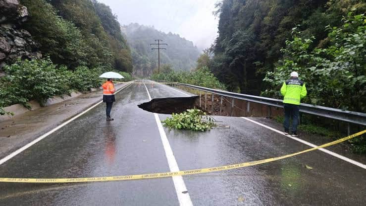 Meteoroloji peş peşe uyardı. Kuvvetli sağanak sel getirebilir, dikkat Meteoroloji peş peşe uyardı. Kuvvetli sağanak sel getirebilir, dikkat