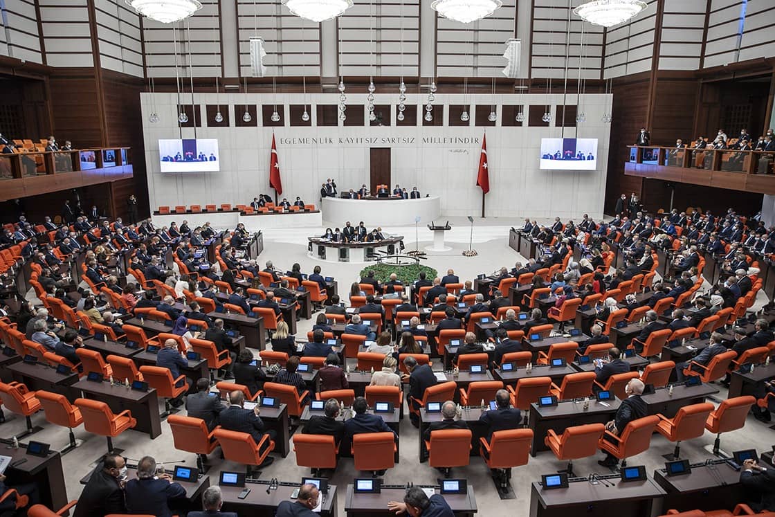 En düşük emekli aylığının artırılmasına yönelik düzenlemeyi de içeren kanun teklifi. 6 madde daha kabul edildi En düşük emekli aylığının artırılmasına yönelik düzenlemeyi de içeren kanun teklifi. 6 madde daha kabul edildi