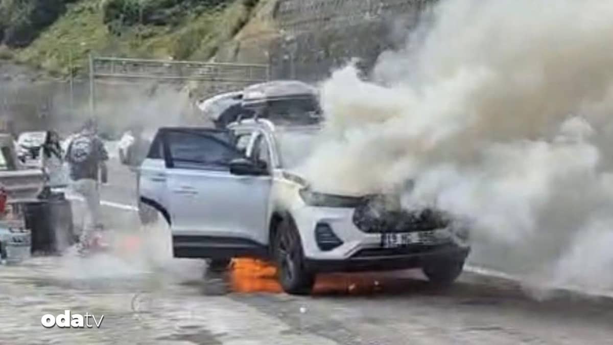 Cip Bolu Dağı Tüneli girişinde alev topuna döndü Cip Bolu Dağı Tüneli girişinde alev topuna döndü
