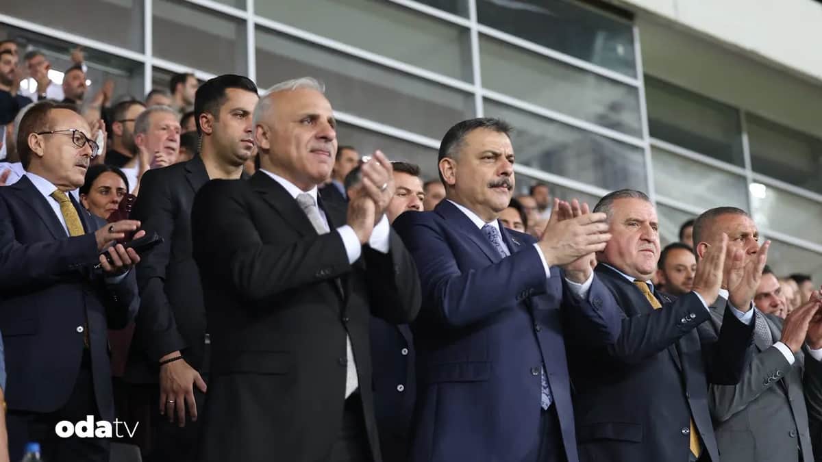 İki Bakan kritik maç için protokolde İki Bakan kritik maç için protokolde