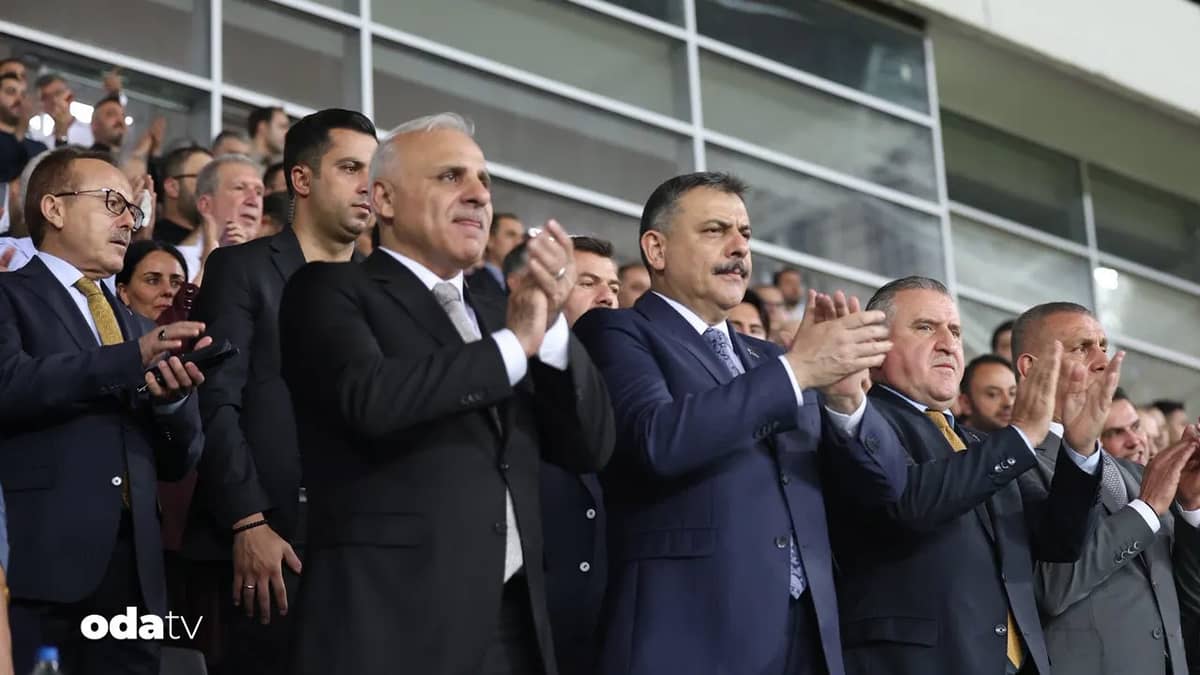 İki Bakan kritik maç için protokolde İki Bakan kritik maç için protokolde