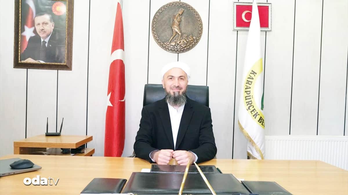 'Merak edip gelenler var': Karapürçek'in sarıklı belediye başkanı 'Merak edip gelenler var': Karapürçek'in sarıklı belediye başkanı