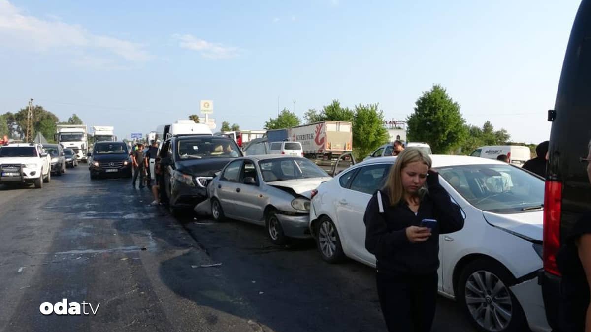 Antalya'da feci kazada ortalık savaş alanına döndü: 17 yaralı Antalya'da feci kazada ortalık savaş alanına döndü: 17 yaralı