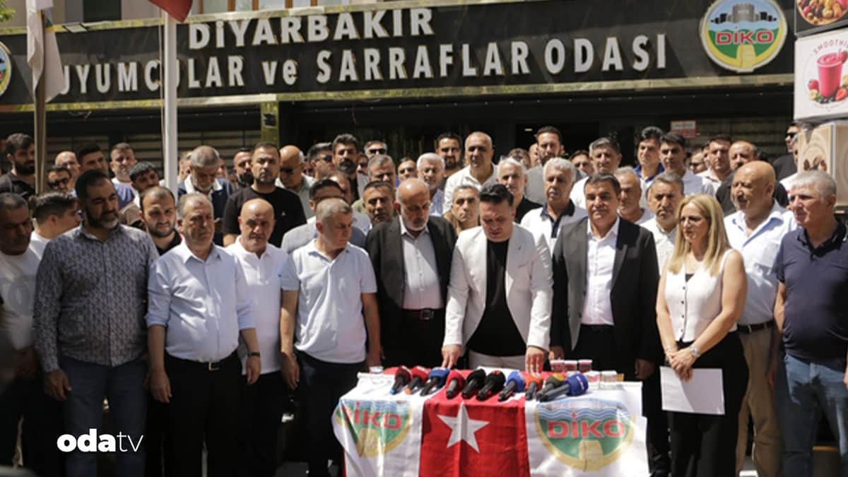 Diyarbakır'da silahlı saldırıyı protestosu: Çetelere boyun eğmeyeceğiz Diyarbakır'da silahlı saldırıyı protestosu: Çetelere boyun eğmeyeceğiz