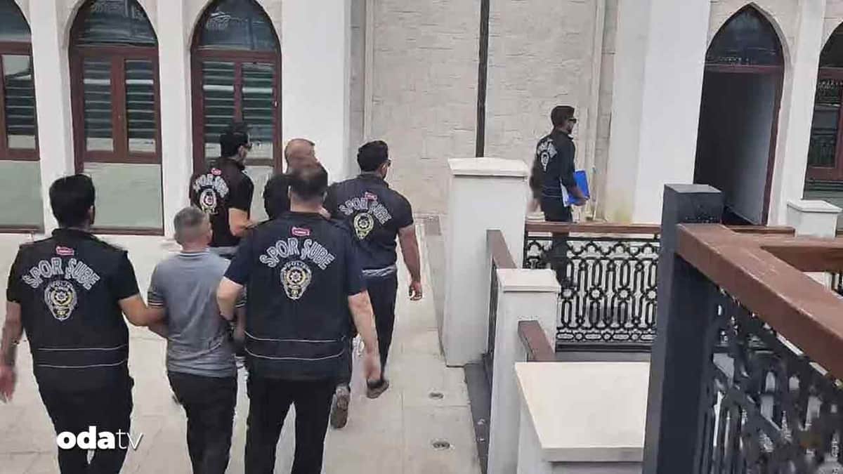 'Karaborsa bilet' operasyonu: İki tutuklama 'Karaborsa bilet' operasyonu: İki tutuklama