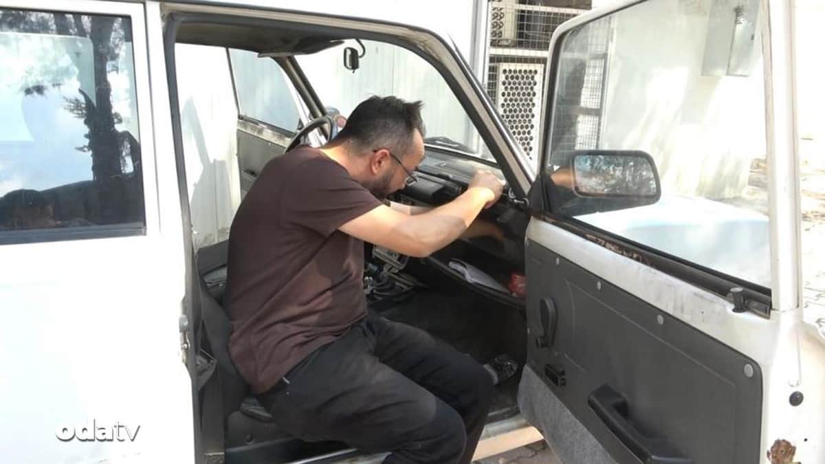 Muhtarın aracındaki kablolar kesildi, koltuğunda bıçak bulundu Muhtarın aracındaki kablolar kesildi, koltuğunda bıçak bulundu