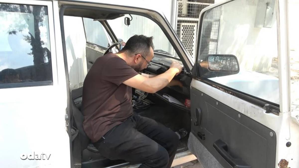 Muhtarın aracındaki kablolar kesildi, koltuğunda bıçak bulundu Muhtarın aracındaki kablolar kesildi, koltuğunda bıçak bulundu