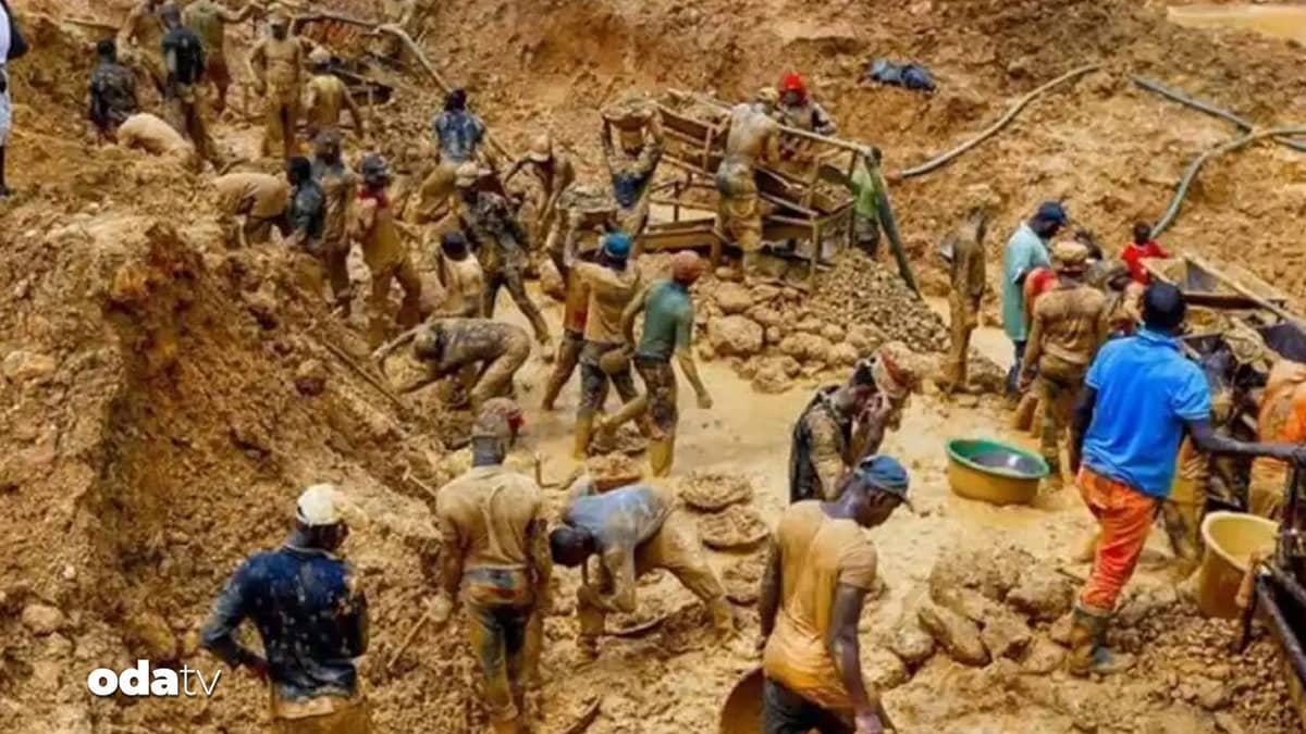 Orta Afrika Cumhuriyeti'nde maden sahası çöktü: 30 ölü Orta Afrika Cumhuriyeti'nde maden sahası çöktü: 30 ölü