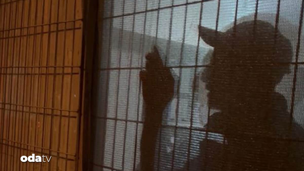 Üzerine şakayla kilit vuruldu Üzerine şakayla kilit vuruldu