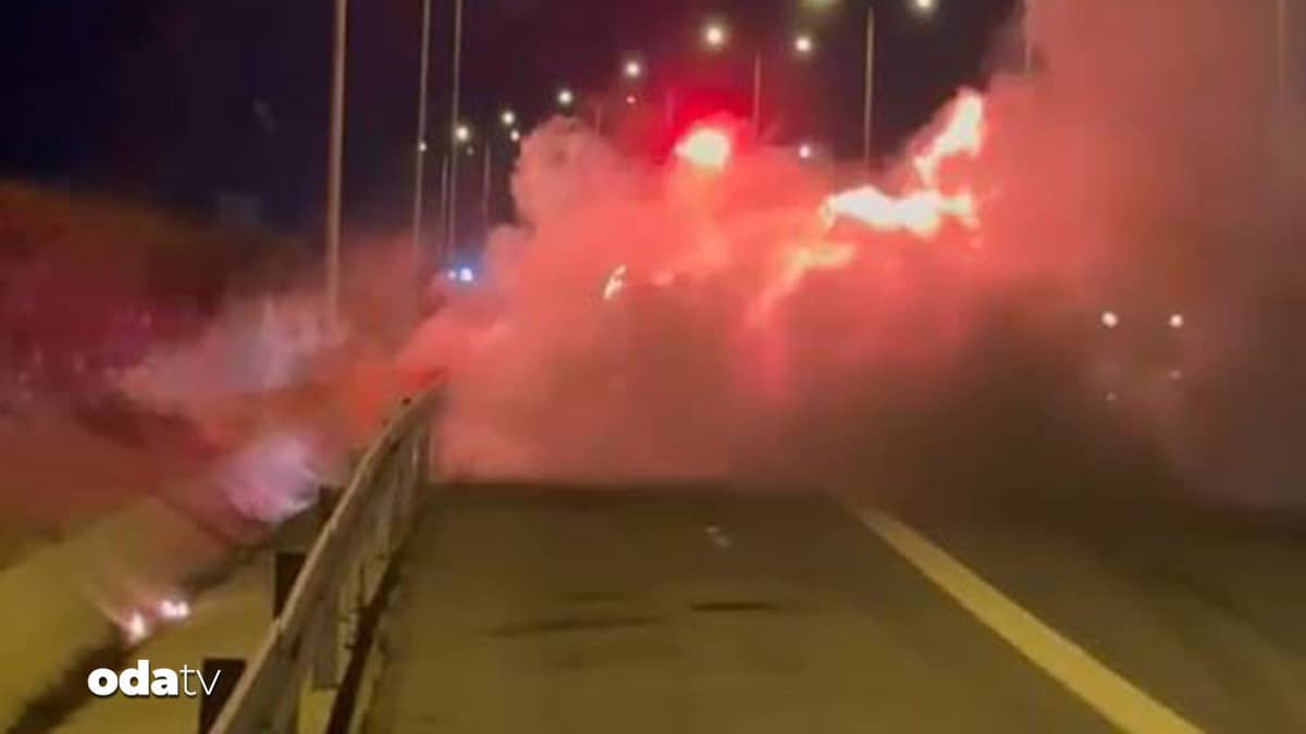 Kuzey Marmara Otoyolu’nda seyir halindeki otomobil alev alev yandı Kuzey Marmara Otoyolu’nda seyir halindeki otomobil alev alev yandı