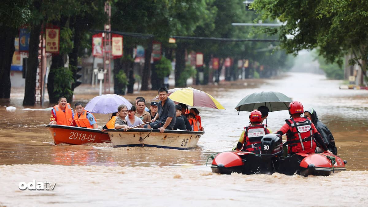 Çin ve Vietnam'da sel ve heyelan alarmı: 54 bin kişi tahliye edildi Çin ve Vietnam'da sel ve heyelan alarmı: 54 bin kişi tahliye edildi