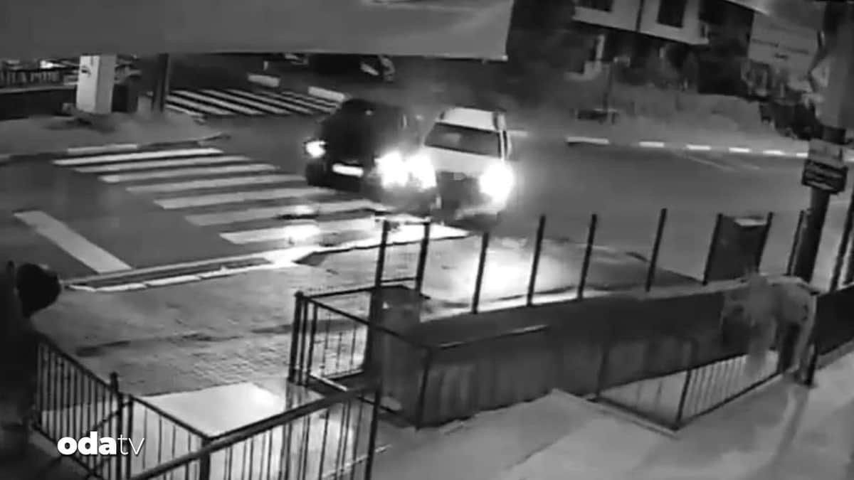 Koruma polisleri kaza yaptı: 2 polis yaralandı Koruma polisleri kaza yaptı: 2 polis yaralandı