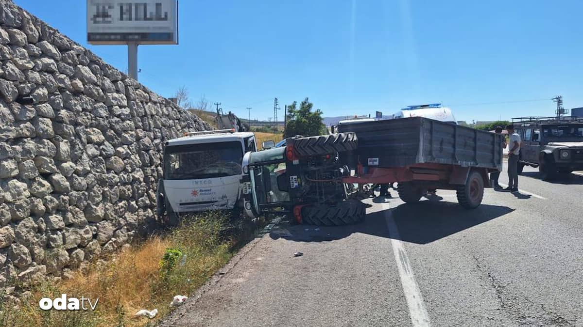 Kurtarıcı traktöre çaptı: 6 yaralı Kurtarıcı traktöre çaptı: 6 yaralı