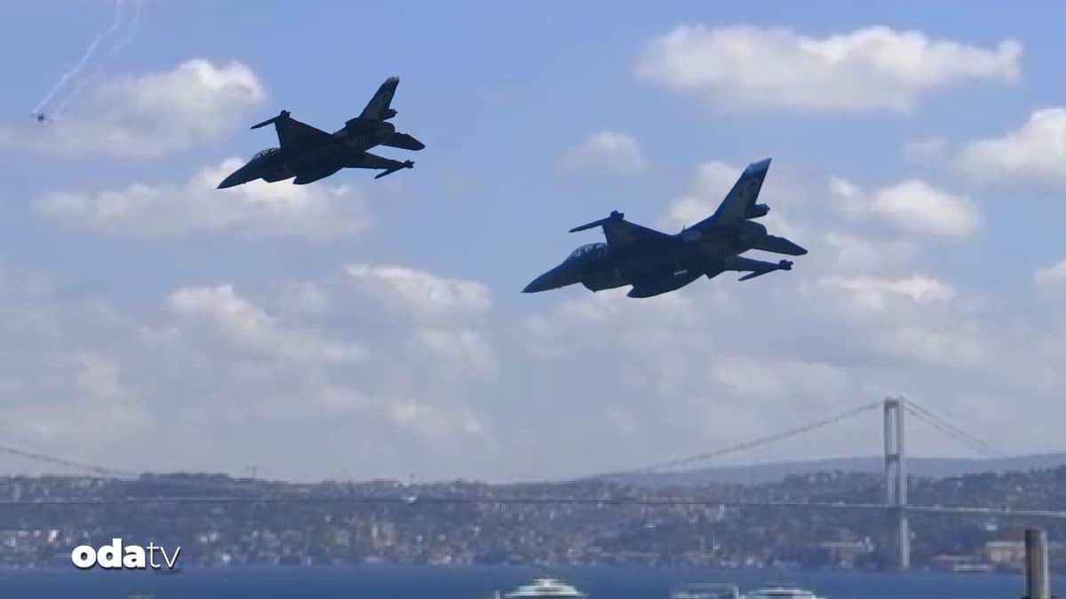 SOLOTÜRK İstanbul semalarında... 30 Ağustos Zafer Bayramı gösteri uçuşu ayrıntıları... Çevre tanıma uçuşunda gök yarıldı SOLOTÜRK İstanbul semalarında... 30 Ağustos Zafer Bayramı gösteri uçuşu ayrıntıları... Çevre tanıma uçuşunda gök yarıldı