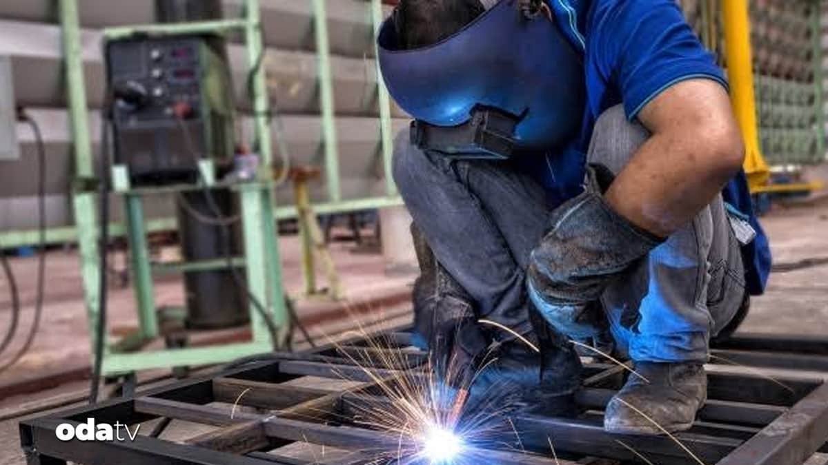 Türkiye'de alım gücü düşüyor, çok çalışıp az kazanıyoruz Türkiye'de alım gücü düşüyor, çok çalışıp az kazanıyoruz