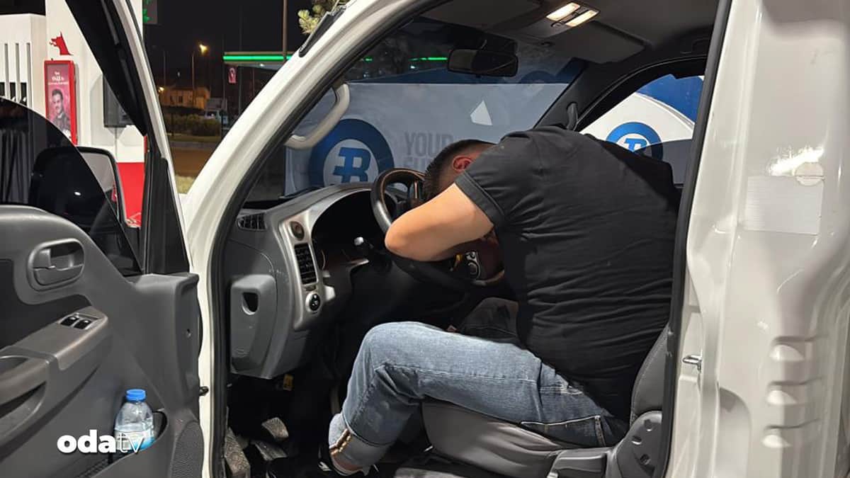 Benzin alırken direksiyonda sızdı Benzin alırken direksiyonda sızdı