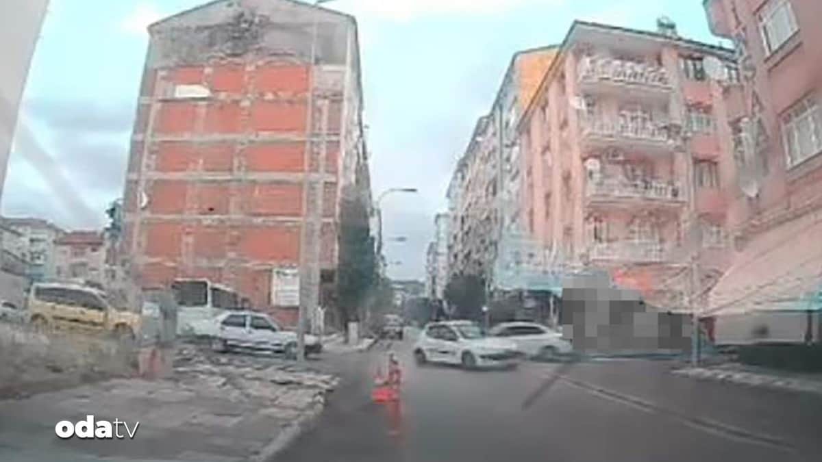 Elazığ’da iki otomobil çarpıştı: Kaza anı kamerada Elazığ’da iki otomobil çarpıştı: Kaza anı kamerada