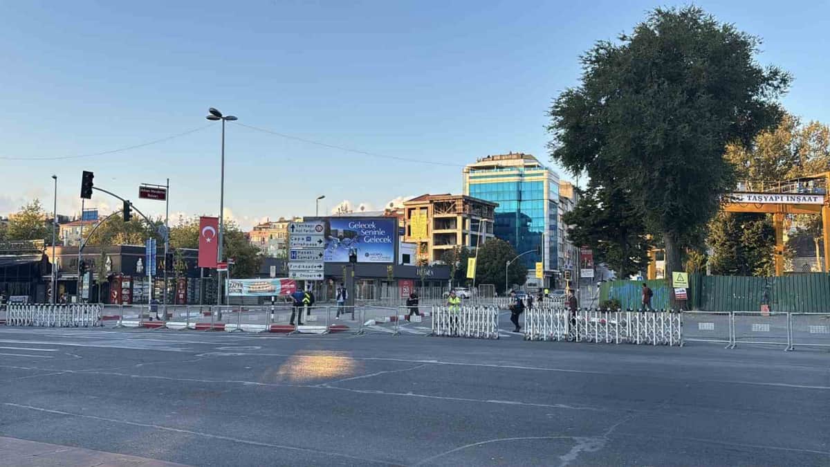 İstanbul'da bazı yollar trafiğe kapatıldı: Alternatif güzergahlar İstanbul'da bazı yollar trafiğe kapatıldı: Alternatif güzergahlar