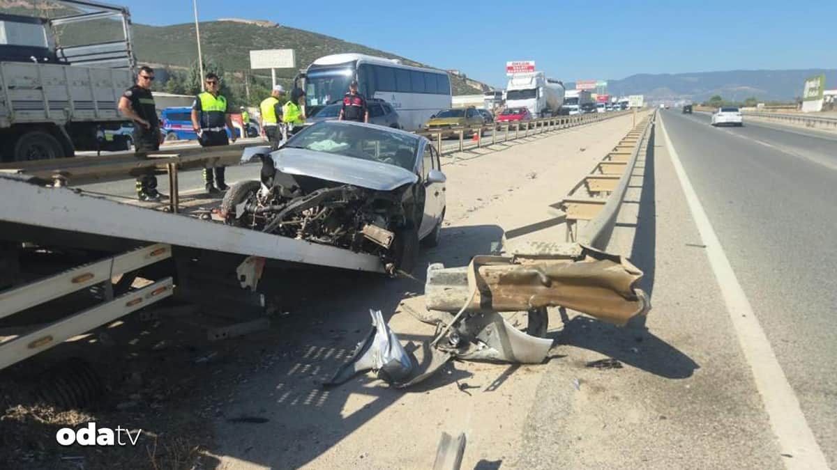 Bariyerlere ok gibi saplandı: O anlar kamerada Bariyerlere ok gibi saplandı: O anlar kamerada