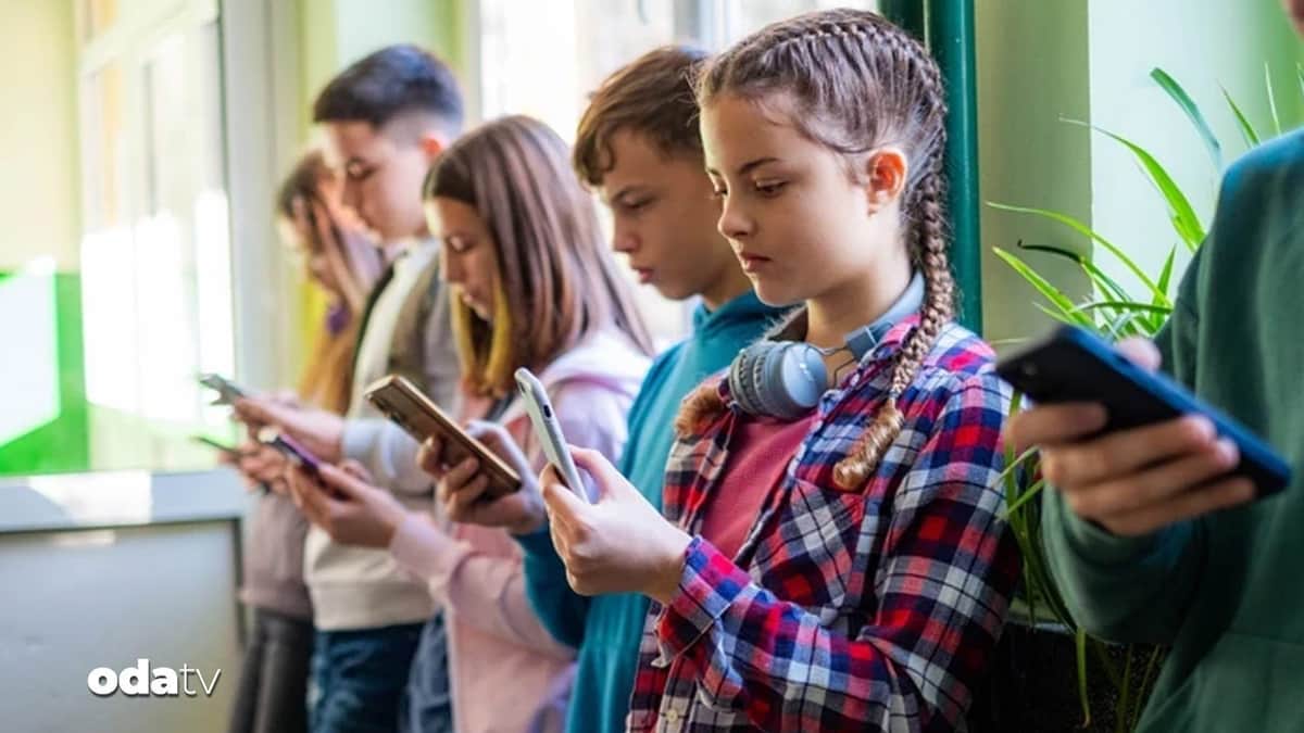 Polonya’da ilkokul ve kreşlerde akıllı telefona yasak Polonya’da ilkokul ve kreşlerde akıllı telefona yasak
