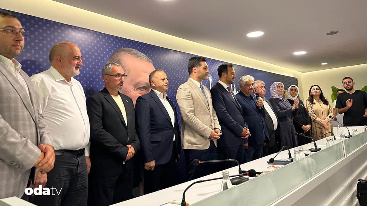 Üsküdar'da CHP'liler AKP'ye geçti Üsküdar'da CHP'liler AKP'ye geçti