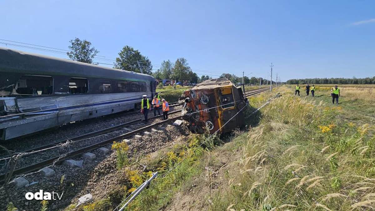 Polonya’da beton mikseri trene çarptı Polonya’da beton mikseri trene çarptı