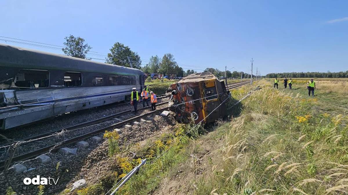 Polonya’da beton mikseri trene çarptı Polonya’da beton mikseri trene çarptı
