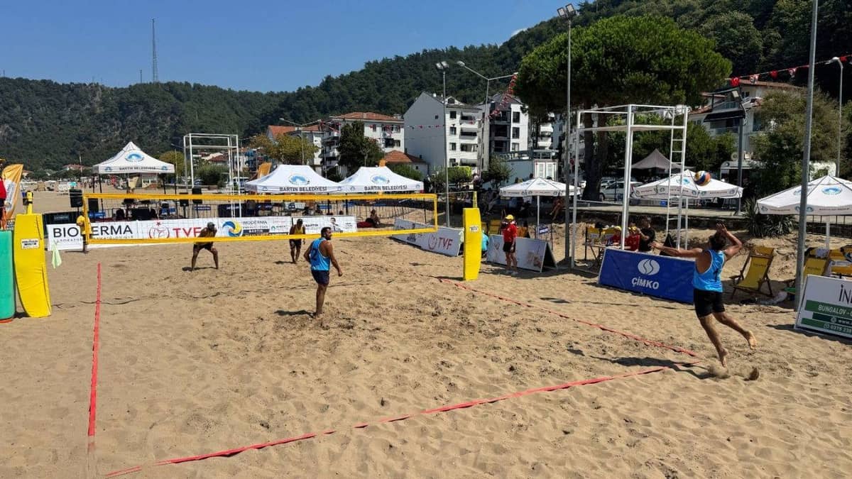 Bartın Belediyesi, uluslararası plaj voleybolu organizasyonuna ev sahipliği yapıyor Bartın Belediyesi, uluslararası plaj voleybolu organizasyonuna ev sahipliği yapıyor