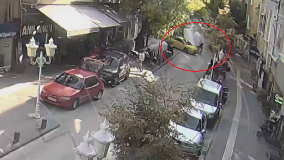 Amasya’da kaza anı kamerada: Ehliyetsiz sürücüye ve babasına 80 bin TL ceza Amasya’da kaza anı kamerada: Ehliyetsiz sürücüye ve babasına 80 bin TL ceza