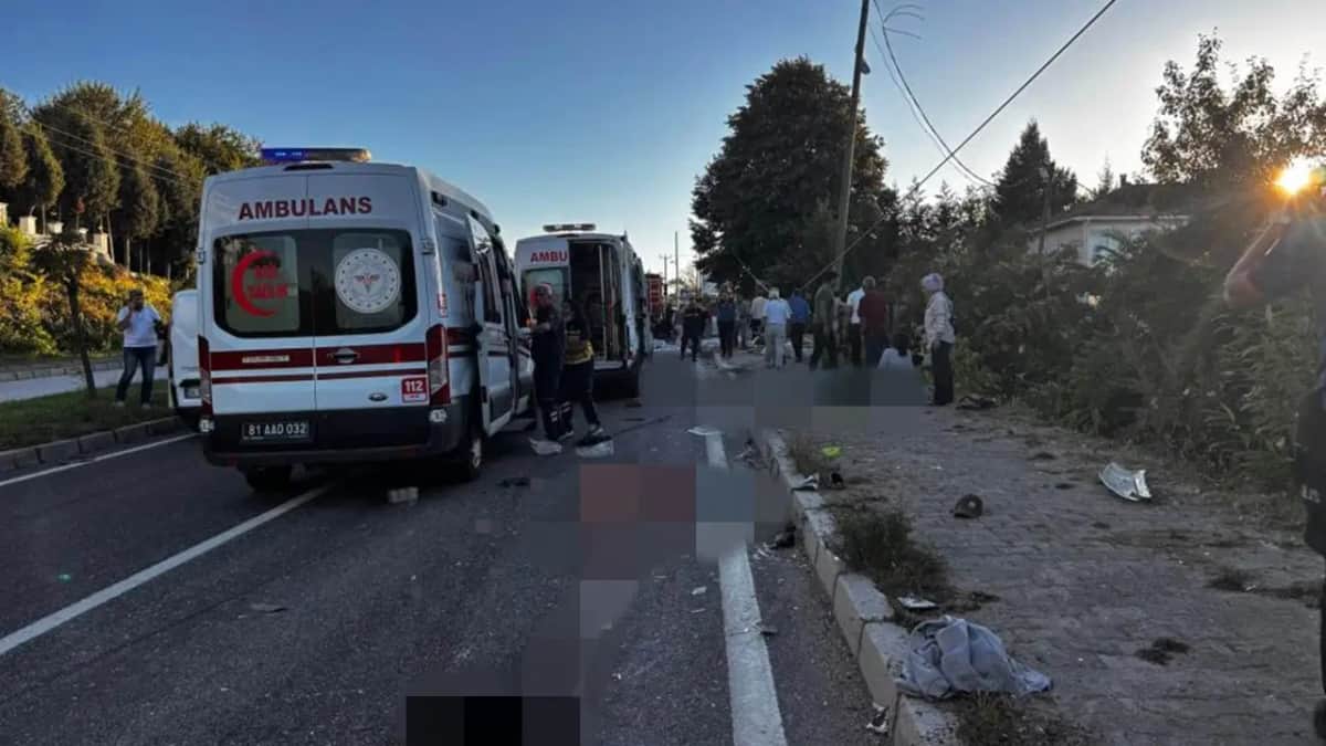 Katliam gibi kaza! 4 kişi öldü, 8 kişi yaralandı Katliam gibi kaza! 4 kişi öldü, 8 kişi yaralandı