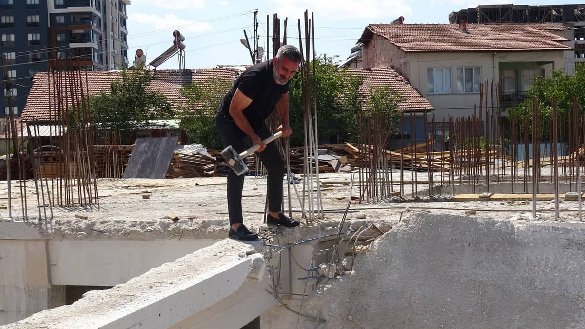 Malatya'da şaşırtan olay: Müteahhit, kalitesiz beton nedeniyle kendi inşaatını ihbar etti Malatya'da şaşırtan olay: Müteahhit, kalitesiz beton nedeniyle kendi inşaatını ihbar etti
