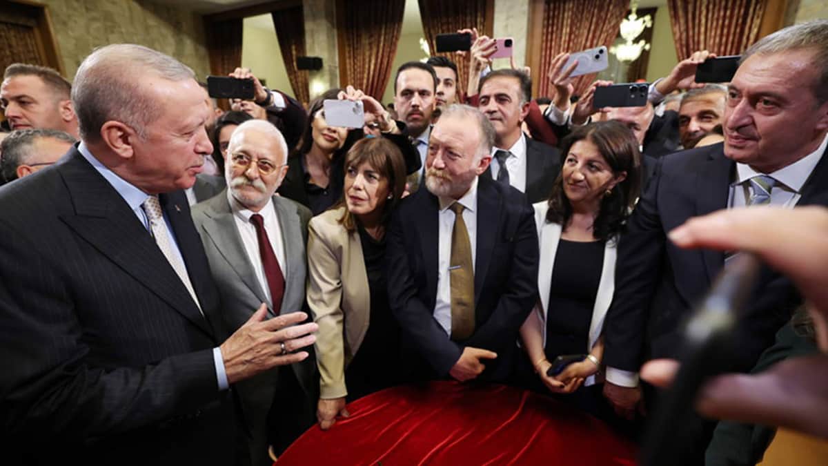AKP'de 'çerçeve yasa' endişesi: 'Orta Anadolu ve Karadeniz bölgesinde çok zorlanacağız' AKP'de 'çerçeve yasa' endişesi: 'Orta Anadolu ve Karadeniz bölgesinde çok zorlanacağız'