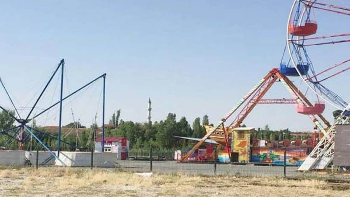 Lunaparkta iş kazası: Gondol görevlisi metrelerce yükseklikten düştü Lunaparkta iş kazası: Gondol görevlisi metrelerce yükseklikten düştü