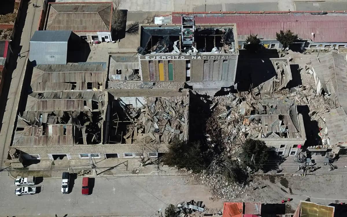 Bolivya’da askeri üste peş peşe patlamalar: 3 kişi öldü, 84 kişi yaralandı Bolivya’da askeri üste peş peşe patlamalar: 3 kişi öldü, 84 kişi yaralandı