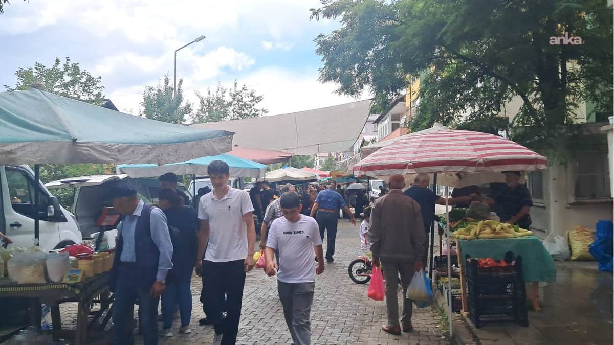 Artvin'de yurttaşlar pahalılıktan şikayetçi: 'Hayat pahalı, emekli maaşı yetişmiyor' Artvin'de yurttaşlar pahalılıktan şikayetçi: 'Hayat pahalı, emekli maaşı yetişmiyor'