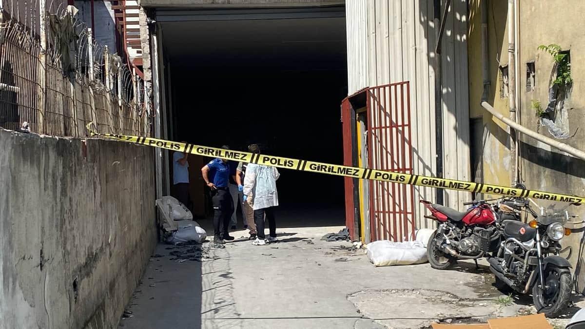 İstanbul'da tekstil atölyesinde yük asansörü düştü: Yaralı var İstanbul'da tekstil atölyesinde yük asansörü düştü: Yaralı var