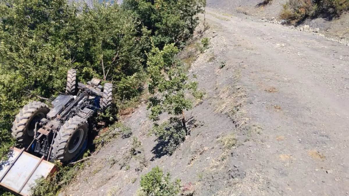 Amasya’da traktör şarampole yuvarlandı: Ölü ve yaralılar var Amasya’da traktör şarampole yuvarlandı: Ölü ve yaralılar var
