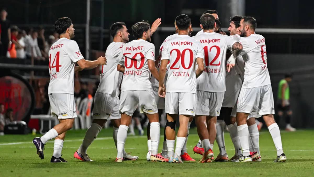 Pendikspor, 10 kişi kalan Batman Petrolspor'dan puanı son anda kurtardı! Pendikspor, 10 kişi kalan Batman Petrolspor'dan puanı son anda kurtardı!