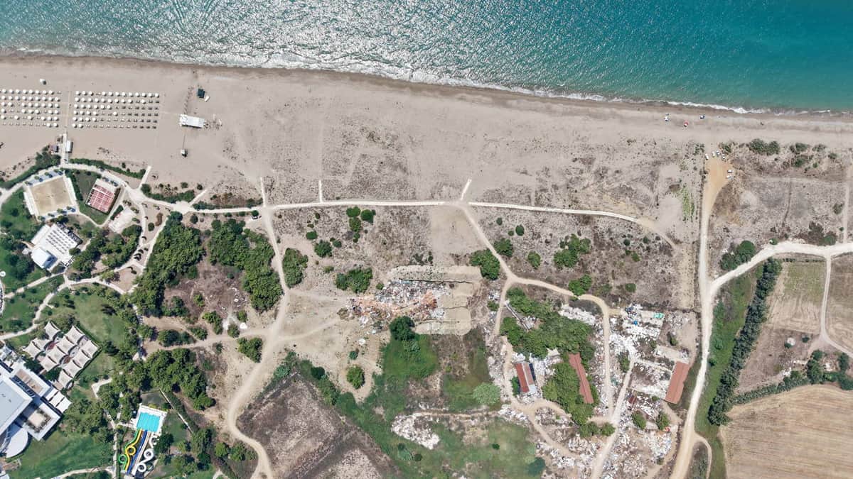 5 yıldızlı otel sahili kazıp 'çöplük' yaptı: 'Kaplumbağa dostu' sertifikası iptal edildi 5 yıldızlı otel sahili kazıp 'çöplük' yaptı: 'Kaplumbağa dostu' sertifikası iptal edildi