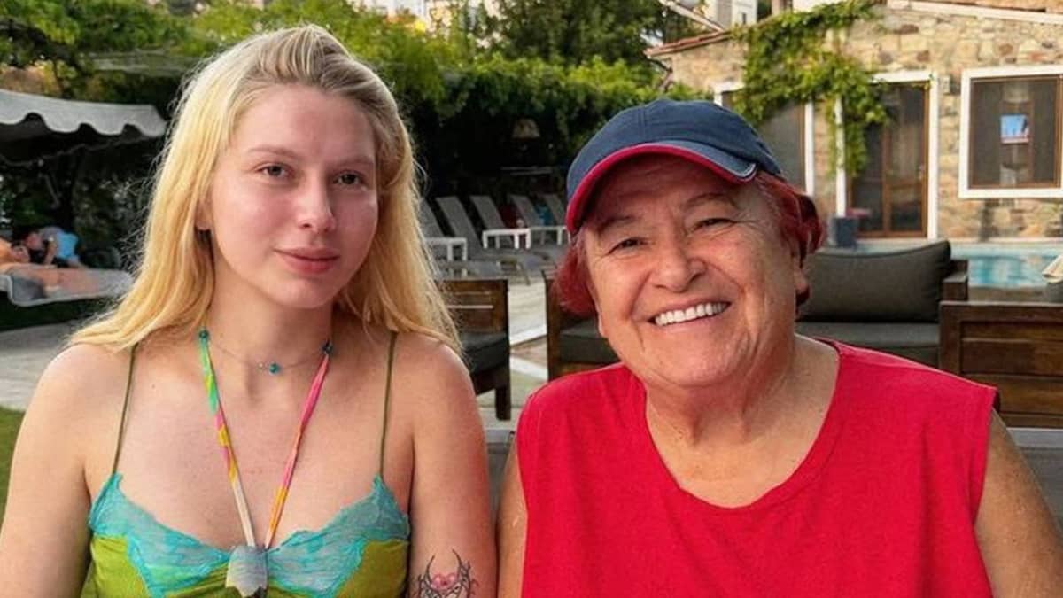 Selda Bağcan'dan Aleyna Tilki paylaşımı: 'İyi ki varsın Aleyna' Selda Bağcan'dan Aleyna Tilki paylaşımı: 'İyi ki varsın Aleyna'