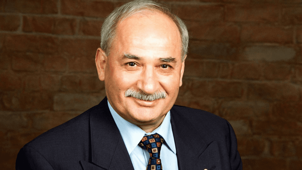 Yazar Kemal Yalçın'ı Türkiye’ye almadılar Yazar Kemal Yalçın'ı Türkiye’ye almadılar