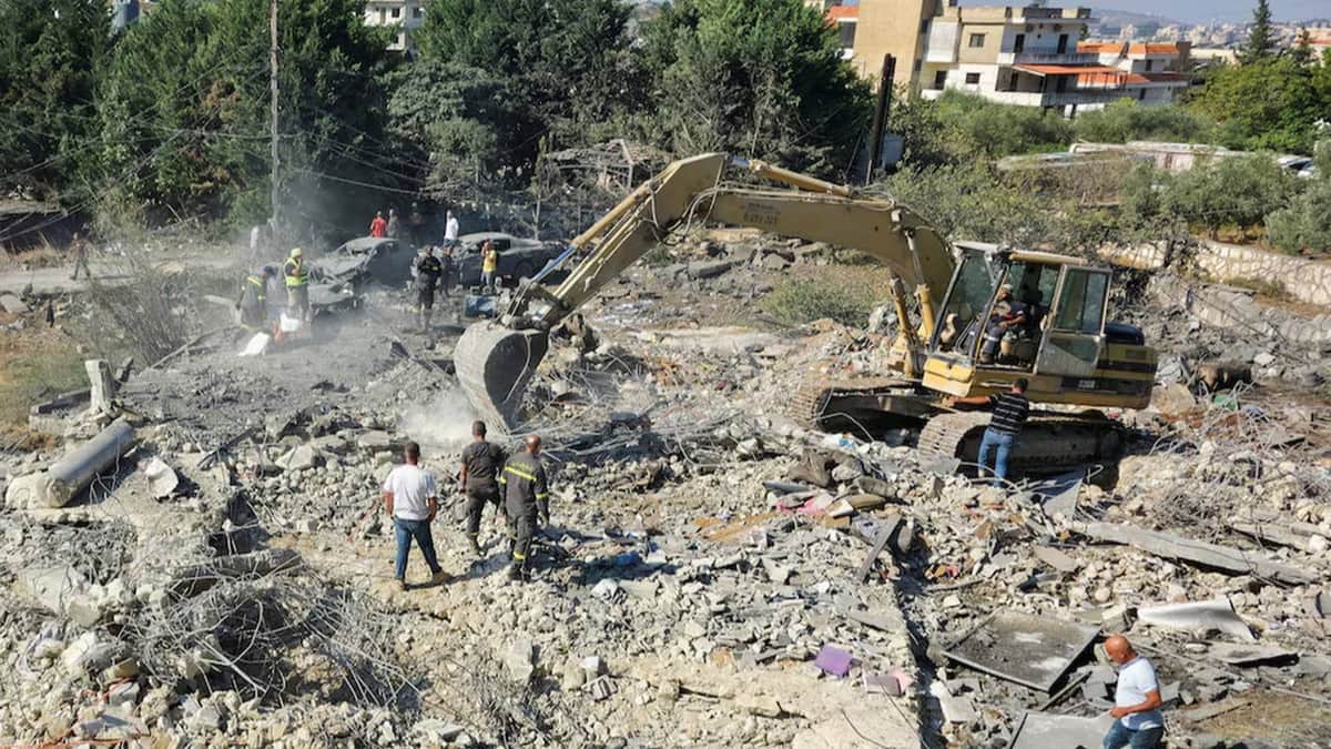 İsrail Lübnan’ın güneyini vurdu: 2’si çocuk 11 kişi hayatını kaybetti İsrail Lübnan’ın güneyini vurdu: 2’si çocuk 11 kişi hayatını kaybetti