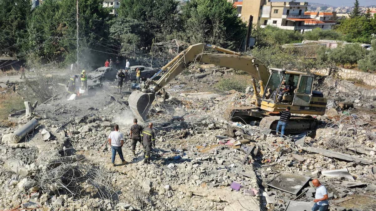 İsrail Lübnan’ın güneyini vurdu: 2’si çocuk 11 kişi hayatını kaybetti İsrail Lübnan’ın güneyini vurdu: 2’si çocuk 11 kişi hayatını kaybetti